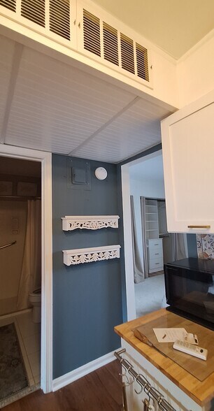 Building Photo - 807 W Trinity Ave