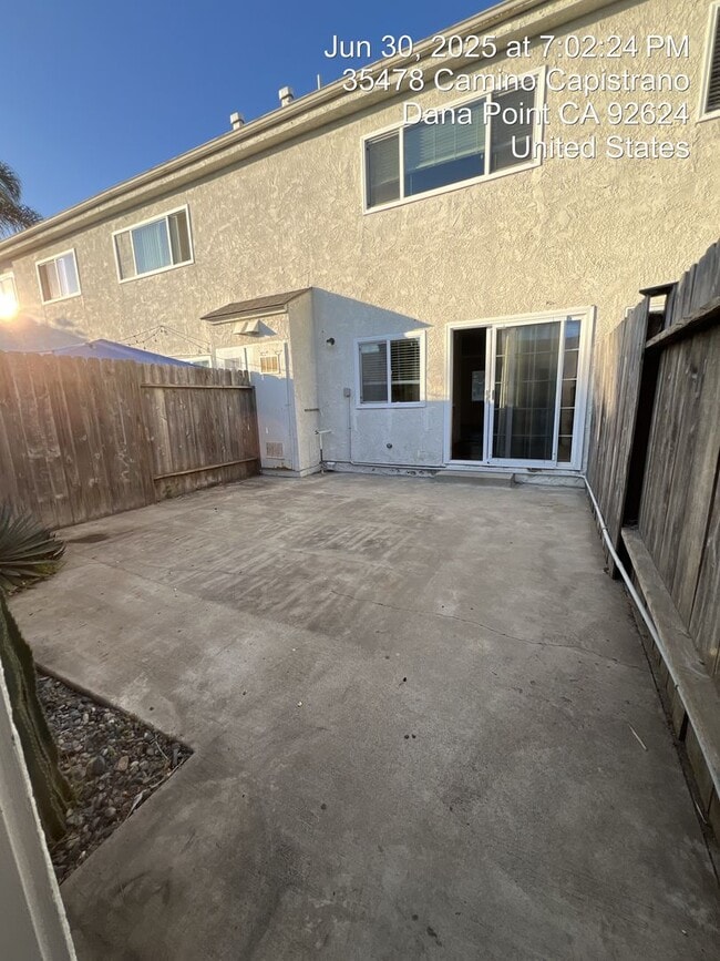 Building Photo - Beautiful 2 Bedroom with Ocean View in Dan...