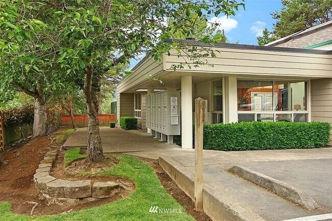 Building Photo - 15330 Sunwood Blvd