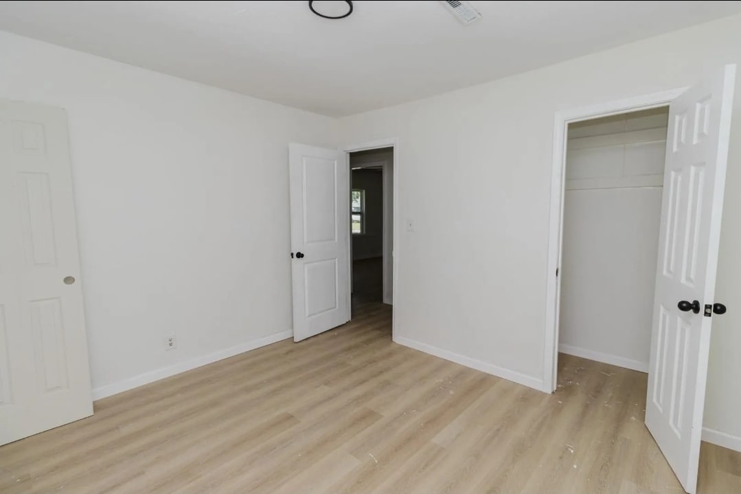 Building Photo - 1018 N Volutsia Ave