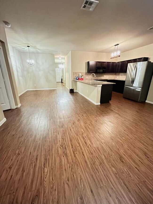 Building Photo - 15209 Bullbrier Rd