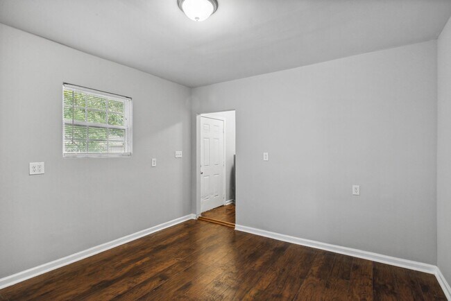 Building Photo - 1505 Reynolds St