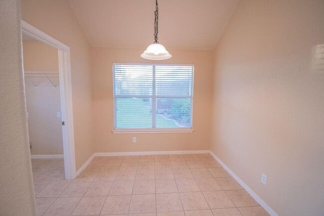 Building Photo - 312 Pheasant Ridge Dr