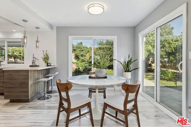 Building Photo - 628 Royalview St