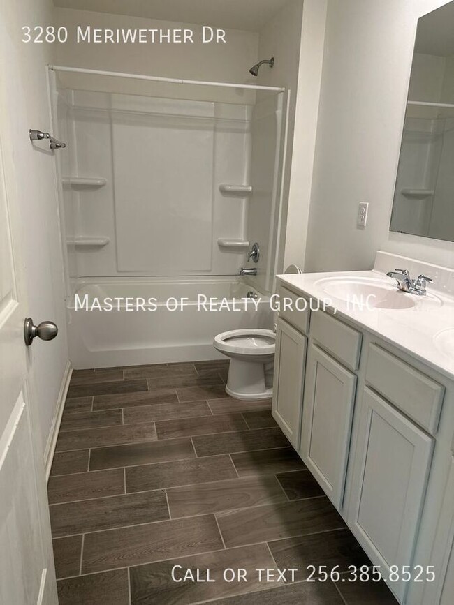 Building Photo - 3280 Meriwether Dr