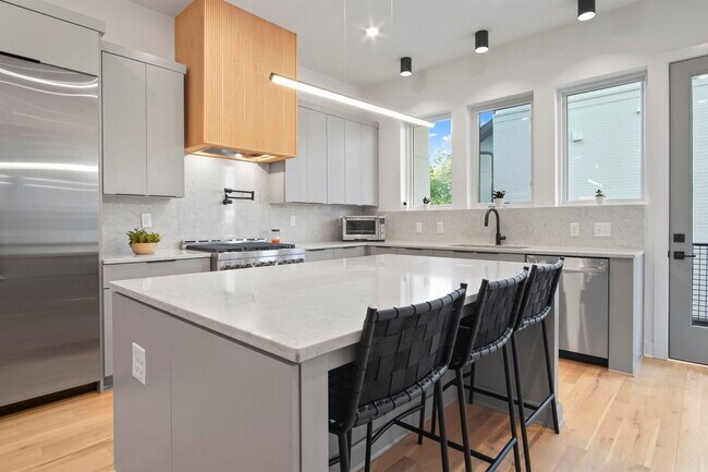 Building Photo - 2347 Hosea L Williams Dr NE