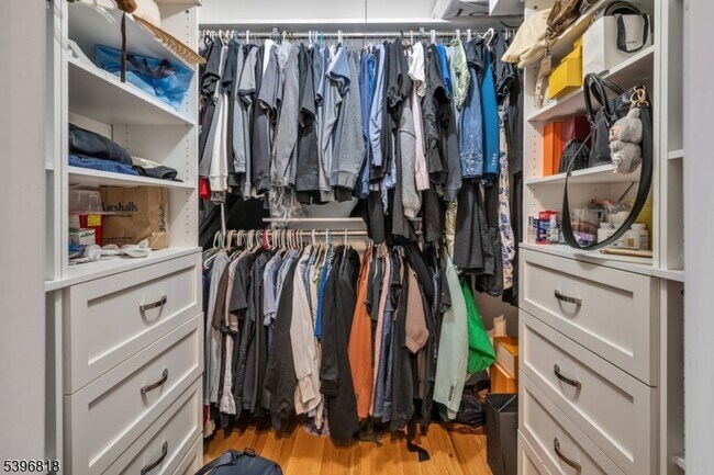 Building Photo - 18 Lisa Dr