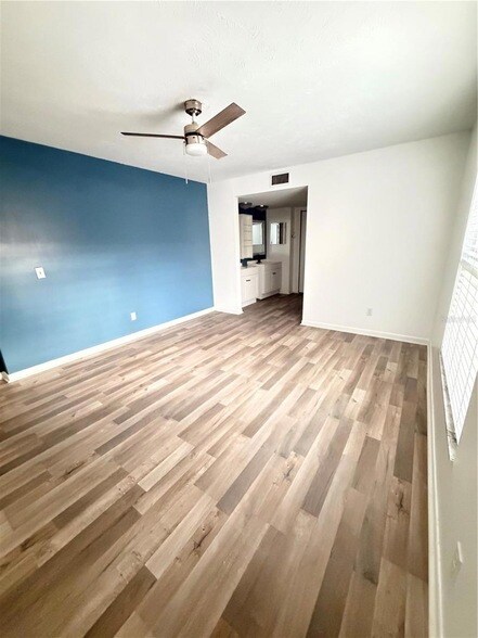 Building Photo - 5920 7th Ave W