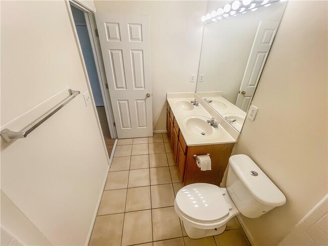 Building Photo - 140 Calborne Ct