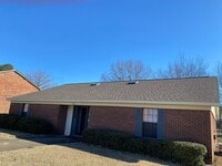 Building Photo - 2 Bed 1 Bath Duplex