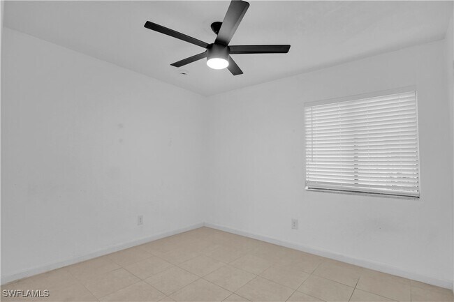 Building Photo - 4601 Bayshore Dr