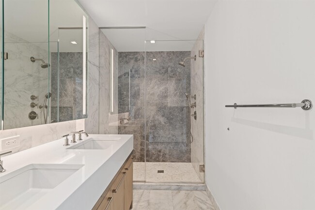 Building Photo - 75 Park Ln S