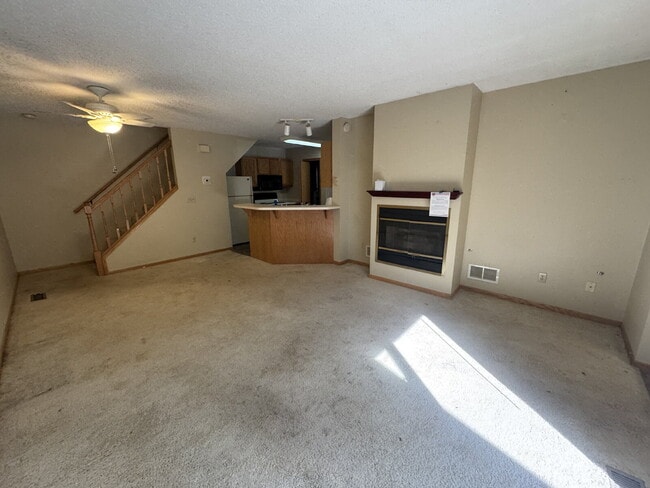 Building Photo - Charming 2-Bed Townhouse Retreat in Woodbury Spacious 1080 Sq Ft with 1 Bath.