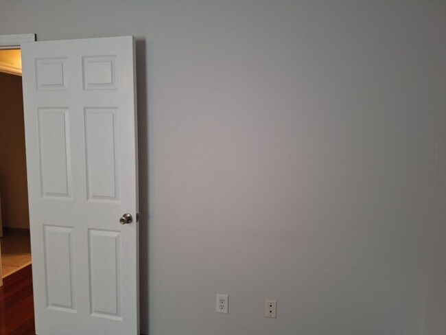 Building Photo - Convenient location to interstate in North...