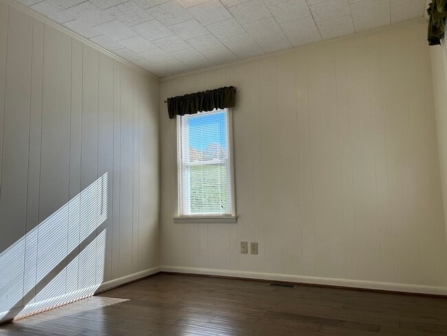 Building Photo - Charming 2 Bedroom Home with Stunning Views