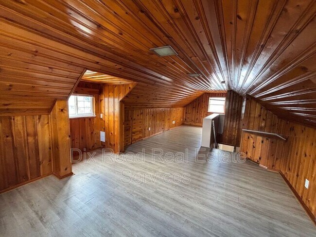 Building Photo - 165 Basswood Ave