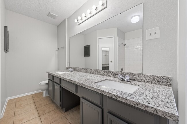 Building Photo - 5205 Beaverbrook Dr