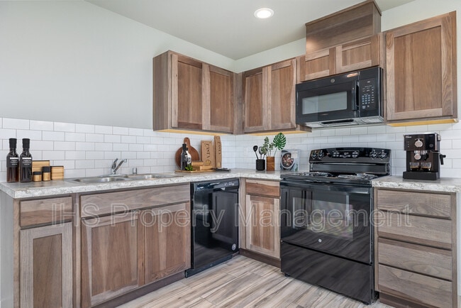 Building Photo - 513 Whitefish Ln