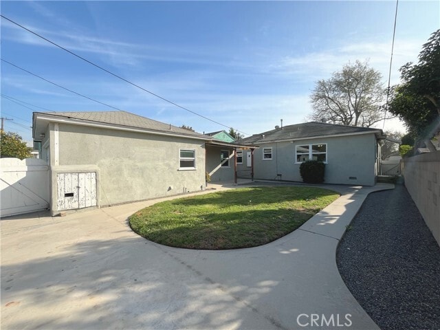 Building Photo - 215 E Scott St