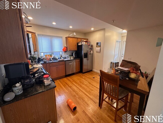 Primary Photo - 25 Lewis St