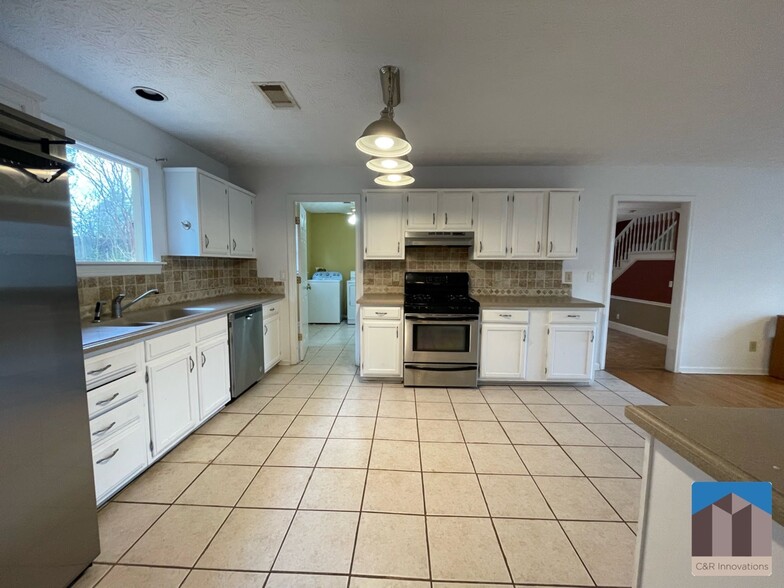 Building Photo - 2273 Windland Dr