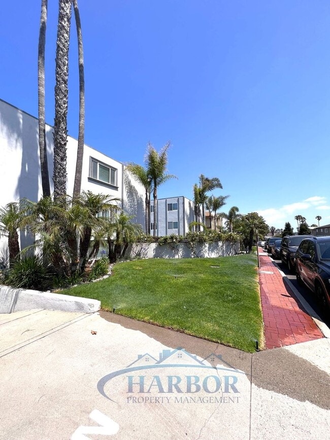 Building Photo - Beachside Charm – 2 Bed, 2 Bath.