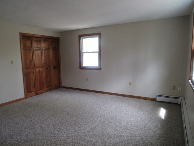 Building Photo - Dracut Beautifully renovated Townhouse for Rent!