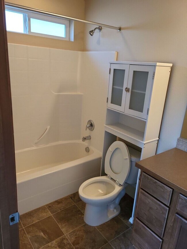 Building Photo - Beautiful home for rent in The Radiant Lake Estates!