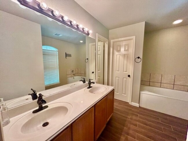 Building Photo - $350 OFF FIRST MONTH'S RENT IF YOU MOVE IN...