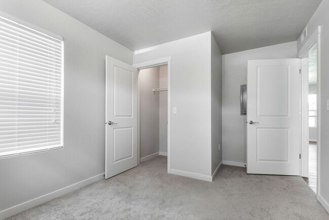 Building Photo - 208 Abraham Way