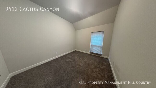 Building Photo - Spacious 4 bedroom with open layout!