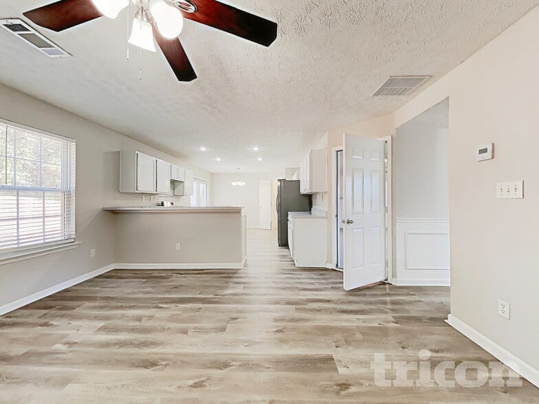 Building Photo - 610 Stonecrest Dr