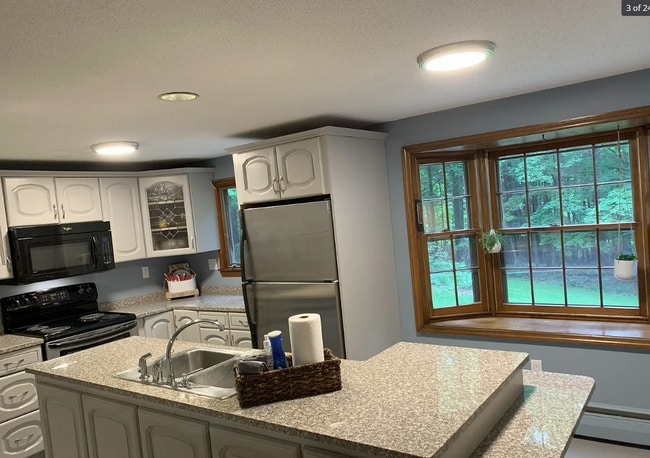 Building Photo - 47 Pine Knoll Rd