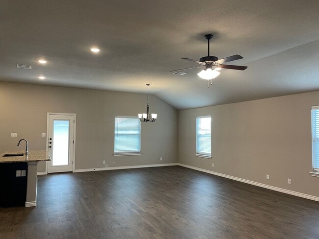 Building Photo - **NO PETS*** | Beautiful Single-Story 4 BR, 2.5 Bath | Covered Patio | Close to Fort Cavazos