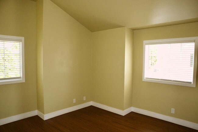 Building Photo - 2103 MacKay Ln