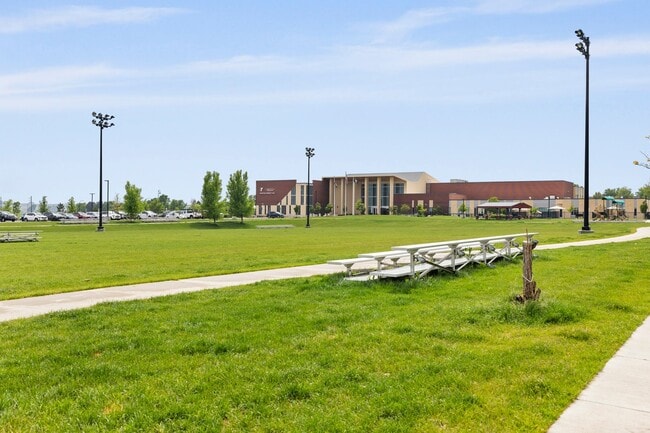 Building Photo - Beautiful 3-Bedroom Townhome with Park Views- Available July 25th!