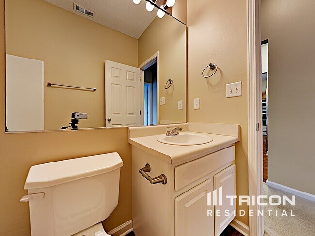 Building Photo - 9897 Lakefield Ln