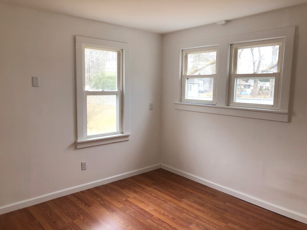 downstairs small bedroom - 11 Waterside Ln