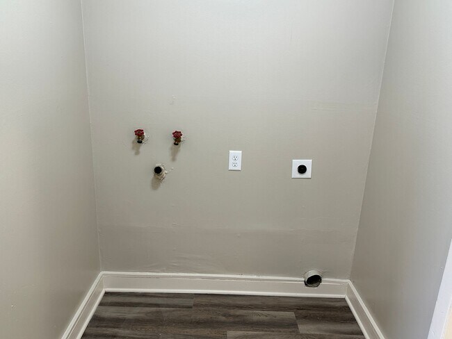 Building Photo - Townhome near Pawnee and Meridian