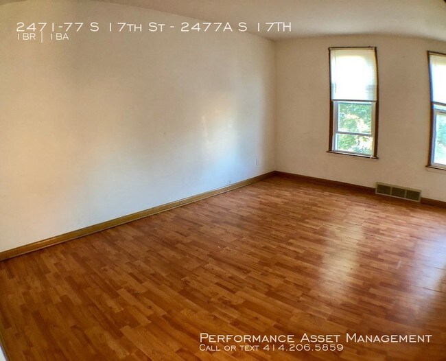 Cozy 1 bedroom Upper in Milwaukee's Southside 2471 S 17th St