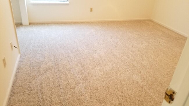 Building Photo - Available from May 15th.  2 Bedroom home with garage. Great Area and Location!