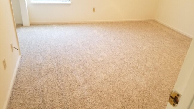 Building Photo - First 2 weeks free for approved applicant.   2 Bedroom home with garage. Great Area and Location!