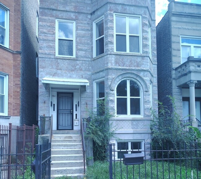 Primary Photo - 1661 S Homan Ave