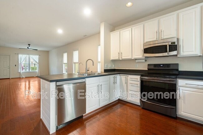 Building Photo - 44 Danbury Ct