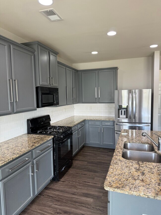 Building Photo - 5881 San Gabriel Ln