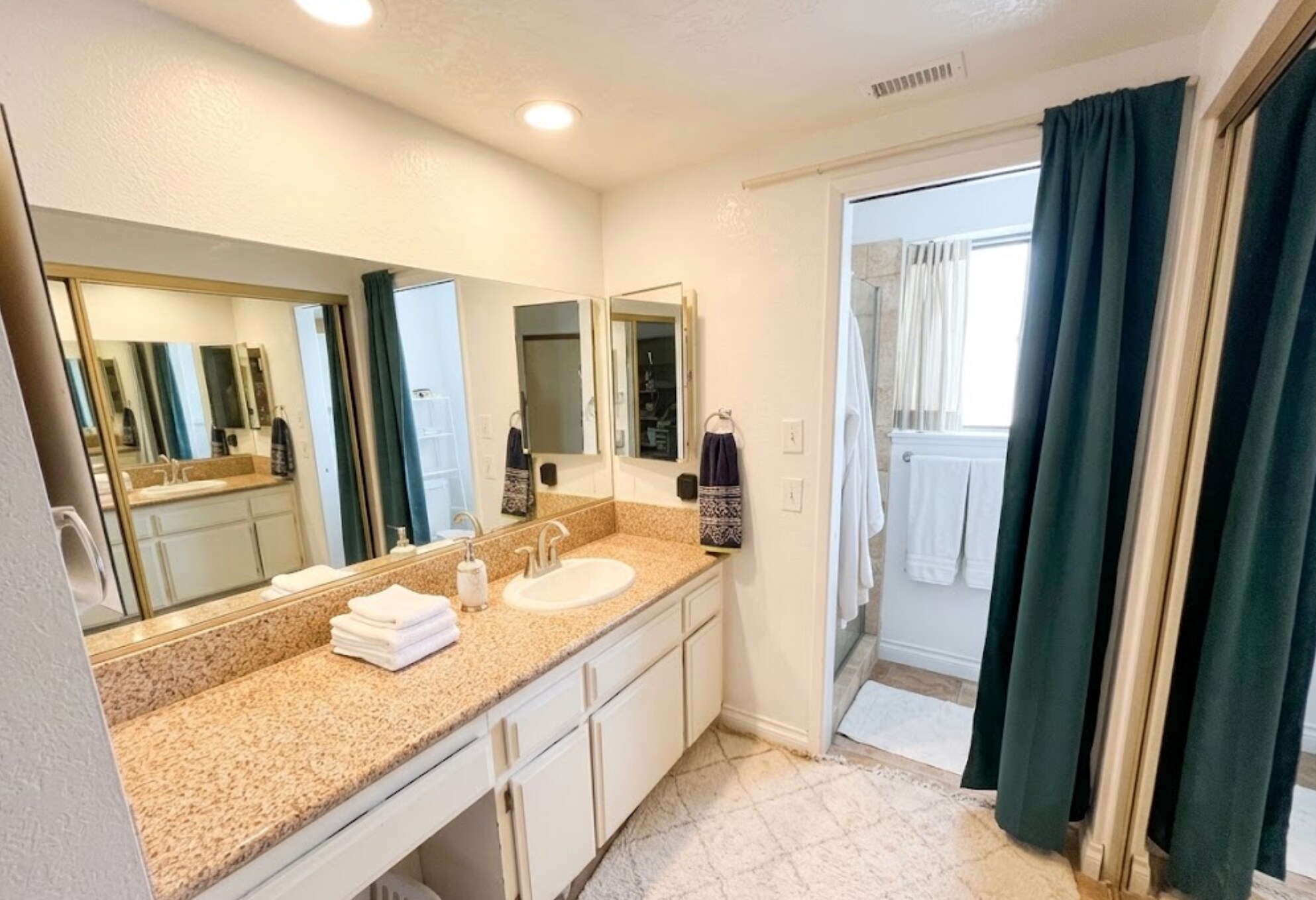 Building Photo - 13099 Meteor Dr