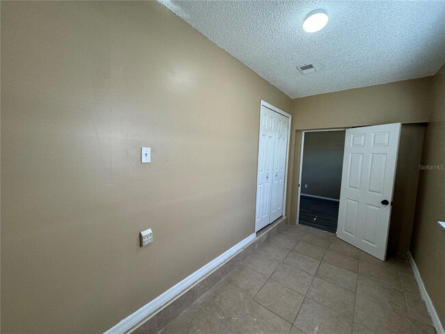 Building Photo - 10427 Flowers Ave