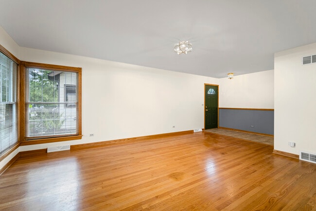 Building Photo - 421 N Elm St