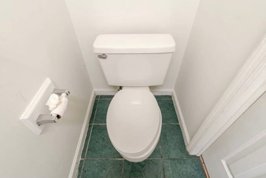 Building Photo - 400 17th Ave S