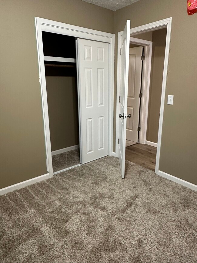 Building Photo - 831 25th Ave N